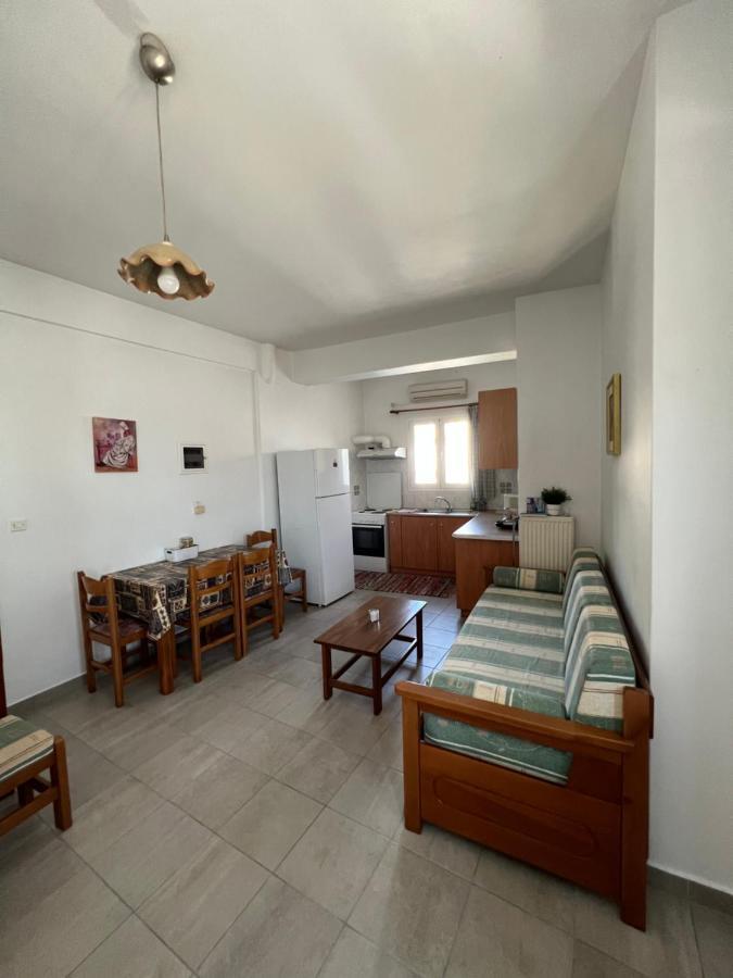 Athina Rooms Karvounades Esterno foto