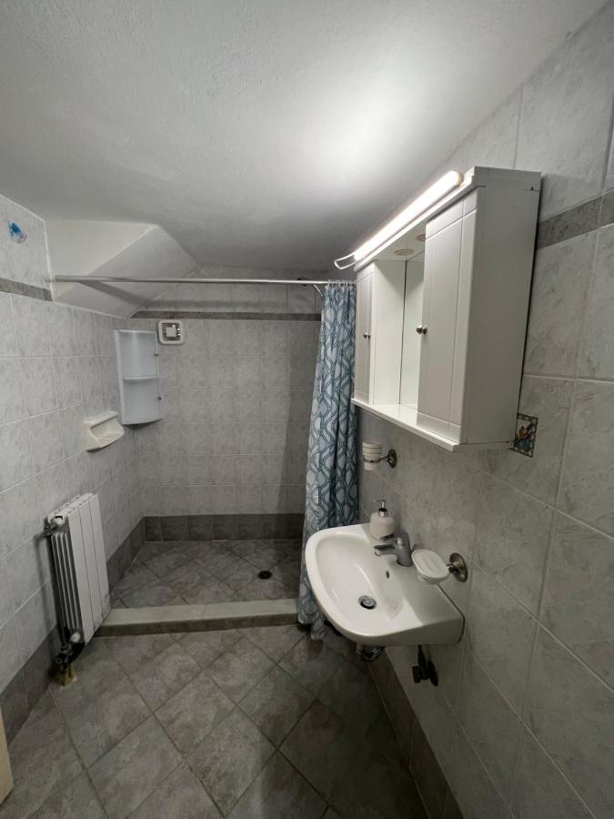 Athina Rooms Karvounades Esterno foto