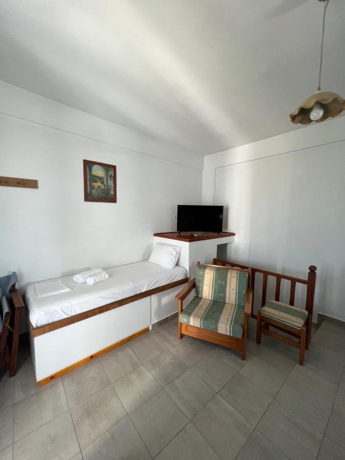 Athina Rooms Karvounades Esterno foto