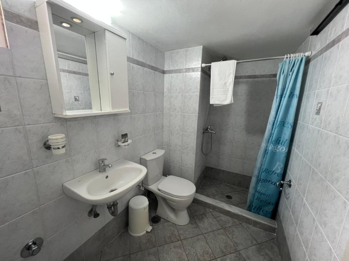 Athina Rooms Karvounades Esterno foto