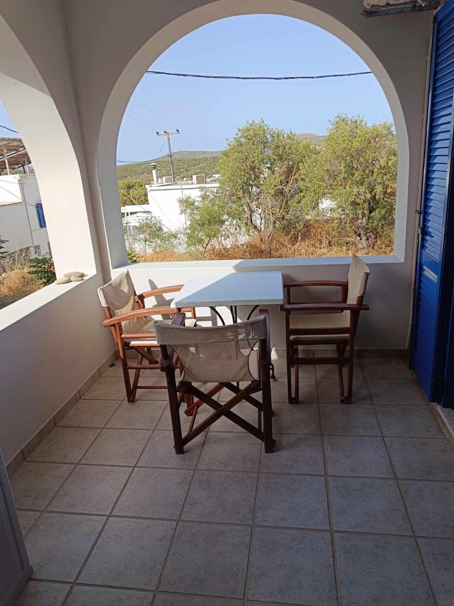 Athina Rooms Karvounades Esterno foto