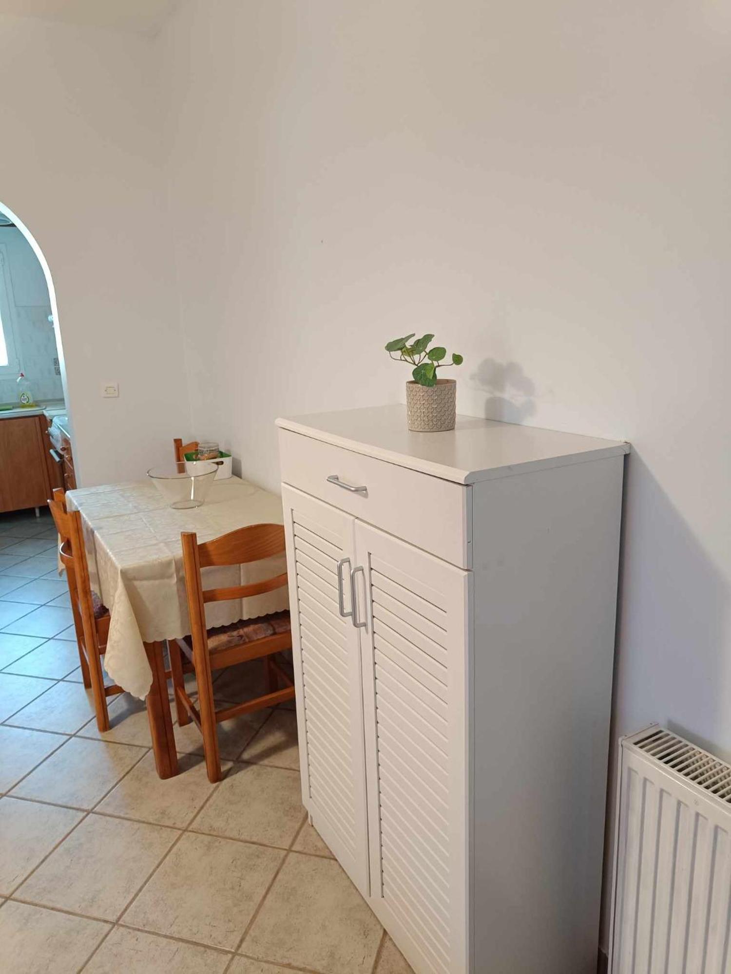Athina Rooms Karvounades Esterno foto